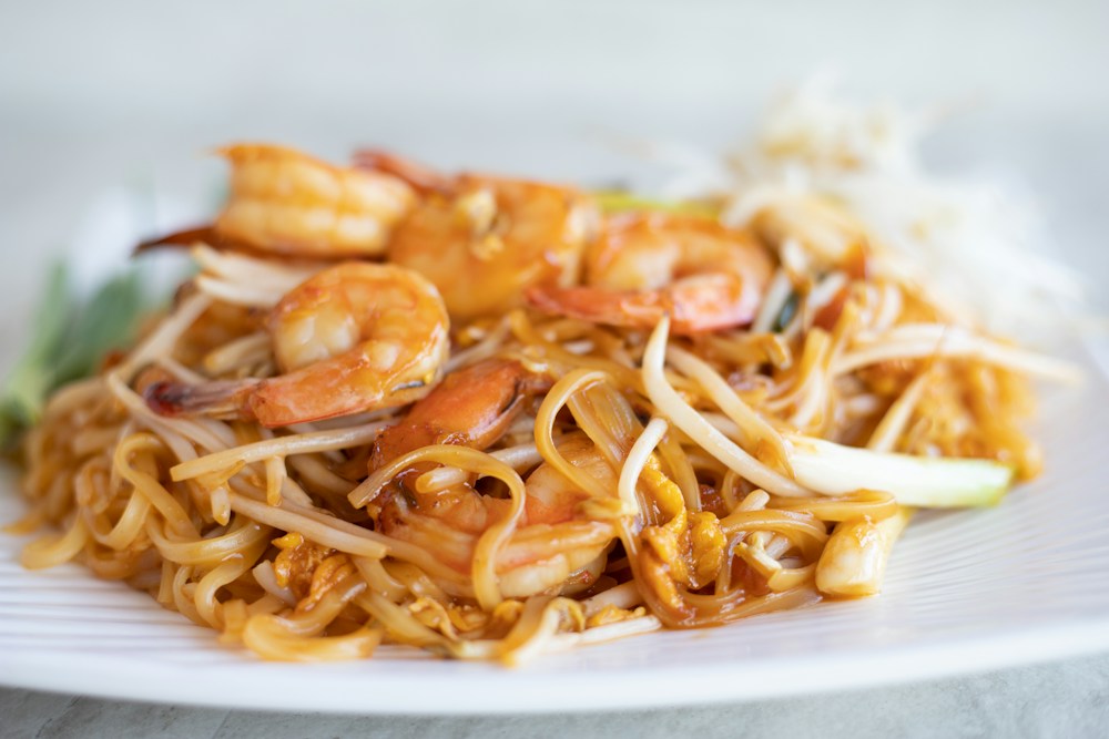Thai noodles served with fresh ingredients